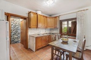 Dining - Country House 'El Almendro' with Sea Views, Shared Terrace and Wi-Fi (El Mocanal)