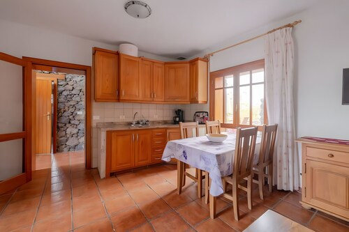 Country House 'El Almendro' with Sea Views, Shared Terrace and Wi-Fi