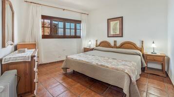 2 soverom, strykejern/-brett, wi-fi og sengetøy