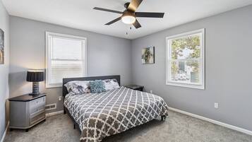 4 bedrooms, iron/ironing board, WiFi, bed sheets