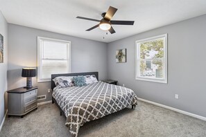 4 bedrooms, iron/ironing board, WiFi, bed sheets