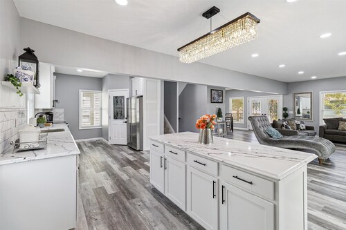 The Cleveland Haven - Spacious 4-bedroom house in enjoyable Cleveland with AC