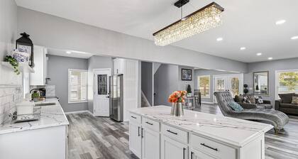 The Cleveland Haven - Spacious 4-bedroom house in enjoyable Cleveland with AC