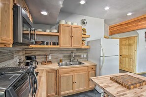 Fridge, microwave, stovetop, coffee/tea maker