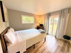 5 bedrooms, desk, iron/ironing board, free WiFi