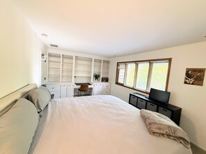 Desk, iron/ironing board, free WiFi, bed sheets