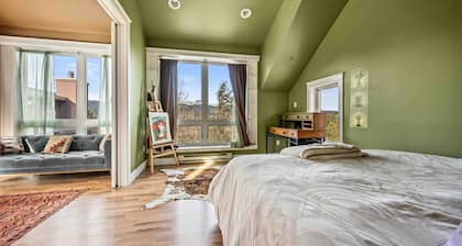 Very spacious vaulted ceiling 1-bdrm Chalet in Ned, 10 min from skiing, Views