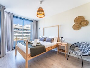 3 室のベッドルーム、アイロン / アイロン台、WiFi (無料)、ベッドシーツ