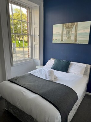 2 habitaciones, tabla de planchar con plancha y wifi gratis 