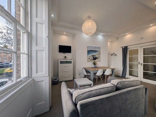 Pass the Keys | Coastal 2 - Bedroom Flat in Tynemouth | Sleeps 5