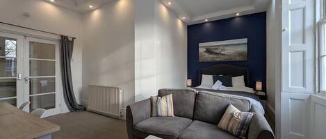 2 slaapkamers, een strijkplank/strijkijzer, gratis wifi, beddengoed