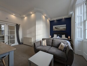 2 chambres, fer et planche Ă repasser, Wi-Fi gratuit, draps fournis