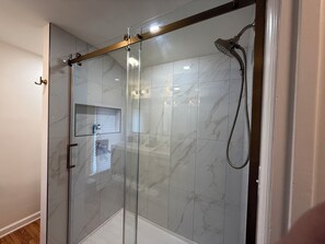 Shower, hair dryer, towels, soap - Williamsville Village Mid-Century Modern Bungalow 2-bedroom house New Remodeled (Williamsville)