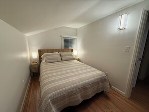 2 slaapkamers, een strijkplank/strijkijzer, wifi, beddengoed