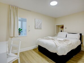 2 chambres, fer et planche à repasser, accès au Wi-Fi (inclus)