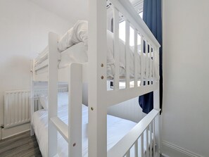 5 habitaciones, tabla de planchar con plancha y wifi gratis