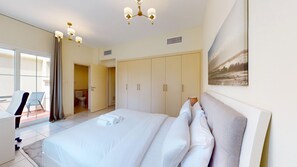 3 bedrooms, iron/ironing board, WiFi, bed sheets
