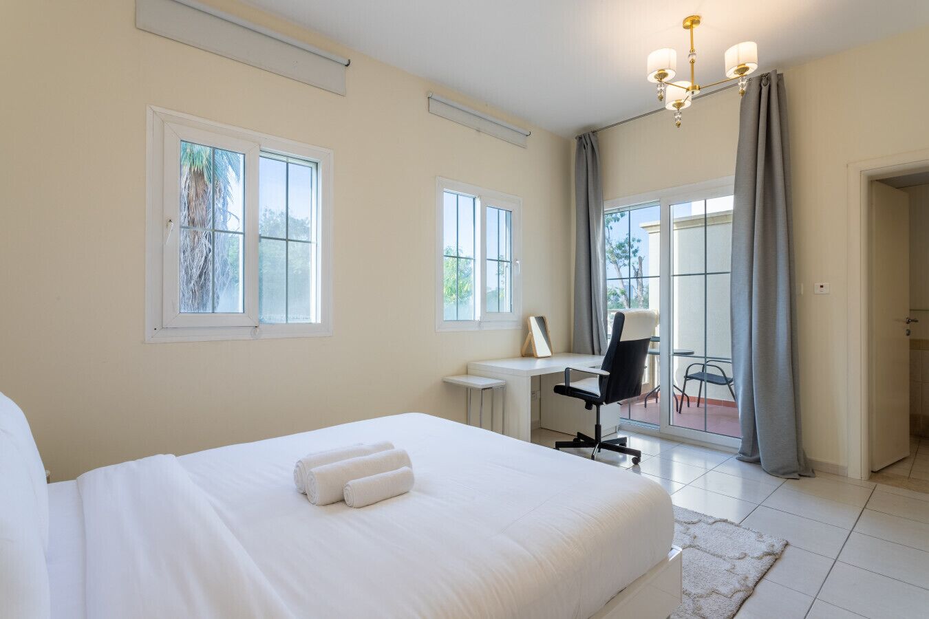 2 habitaciones, tabla de planchar con plancha, wifi y ropa de cama 