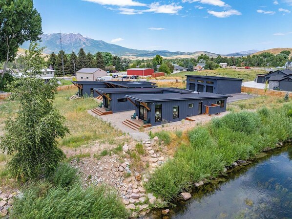 المنشأة من الخارج