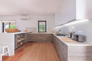 Microwave, dishwasher, coffee/tea maker, cookware/dishes/utensils - Casa Velha (Loulé)