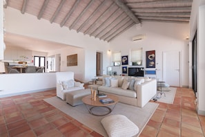 Villa, 5 Bedrooms, Private Pool, Sea View | Living room