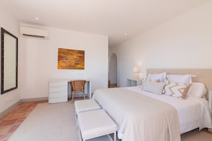 Villa, 5 Bedrooms, Private Pool, Sea View | 5 bedrooms, cribs/infant beds, bed sheets - Casa Velha (Loulé)