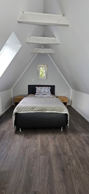 3 bedrooms, iron/ironing board, travel cot, free WiFi