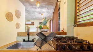 Private kitchen - Xolo. Loft junto al mar Adultos . Starlink. A/Ac. (Santa María Colotepec)