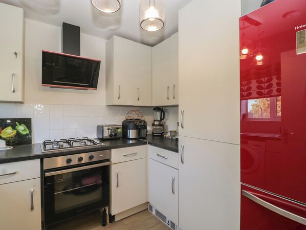 Cookware/dishes/utensils