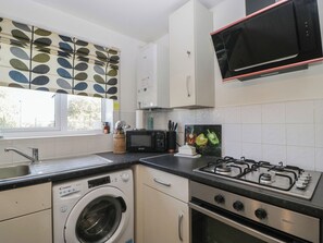 Cookware/dishes/utensils