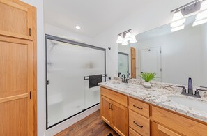 Hårføner, håndklær, såpe og toalettpapir