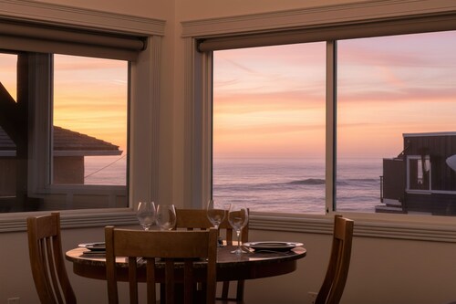 Depoe Bay Delight Dog-Friendly Ocean View