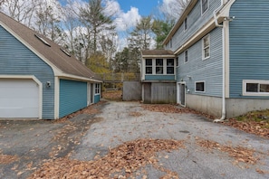 Property grounds - Cozy Apartment Near Boothbay Harbor and Gardens (Boothbay)