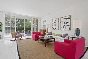 Living area - Private 3-bedroom in Marrakesh Country Club (Palm Desert)