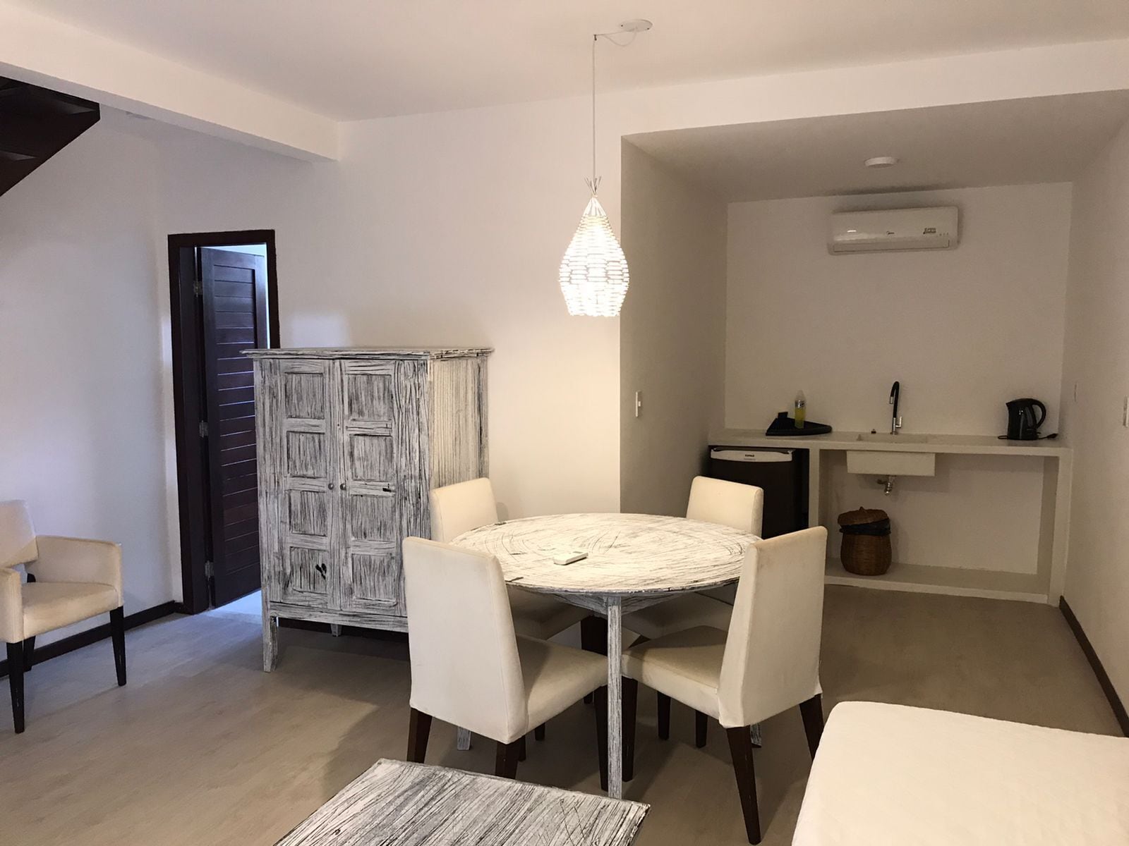 슈피리어 샬레, 정원 전망 | 거실 공간 | TV