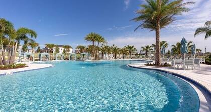 Spacious 4-bedroom Home close to Disney at Solara Resort
