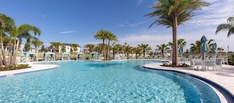 Spacious 4-bedroom Home close to Disney at Solara Resort