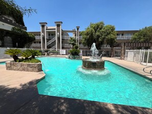Standard Room, 1 King Bed | Garden - Manor Suites (Las Vegas)