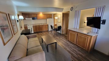 Standard Apartment | Peti besi dalam bilik, Wi-fi