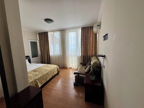 Chambre Double, balcon, vue montagne