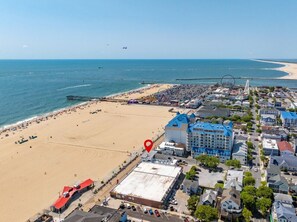 Beach nearby - Oceanfront Boardwalk Getaway | Steps to Beach | Sleeps 6 (Ocean City)