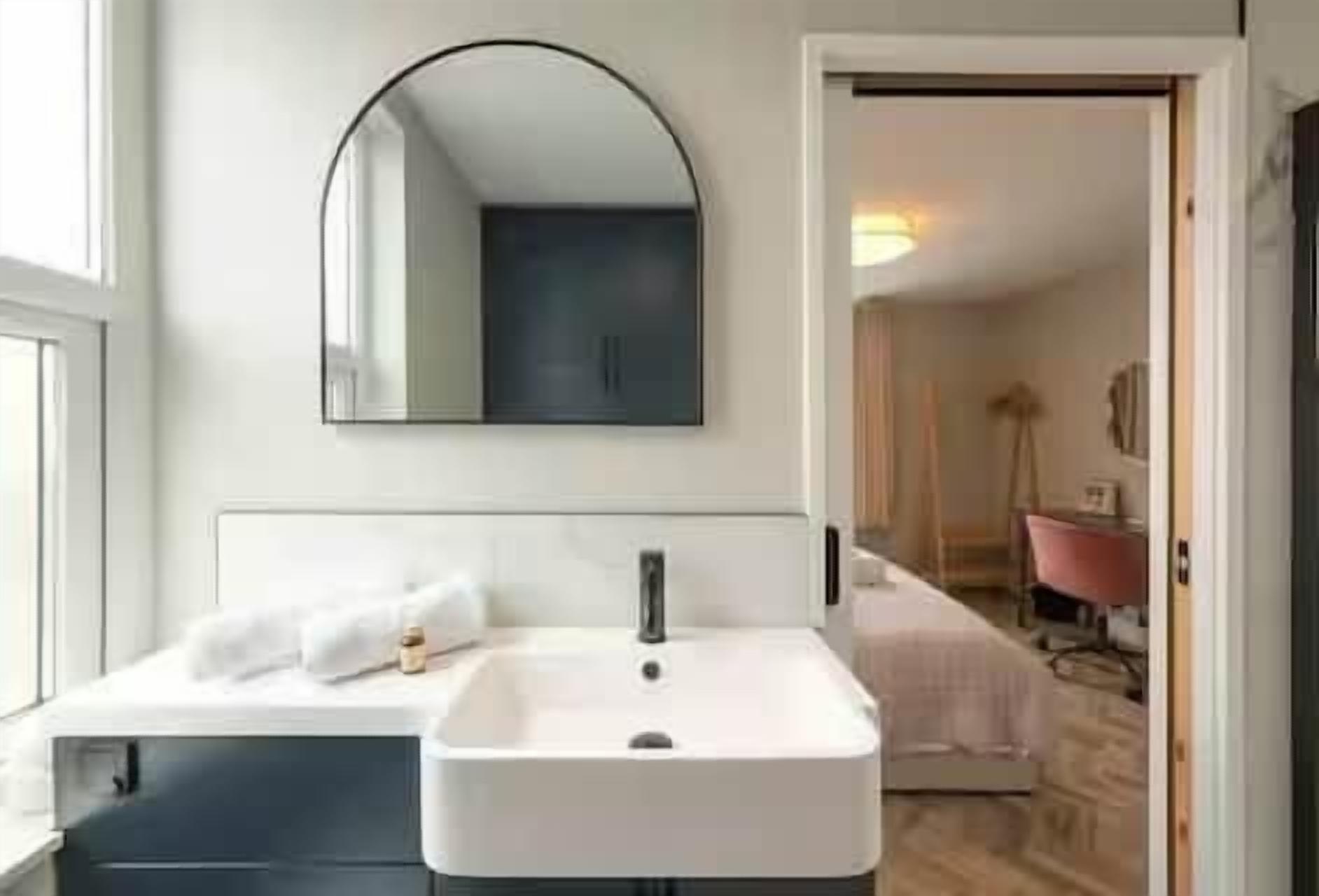 1 slaapkamer, een strijkplank/strijkijzer, gratis wifi, beddengoed