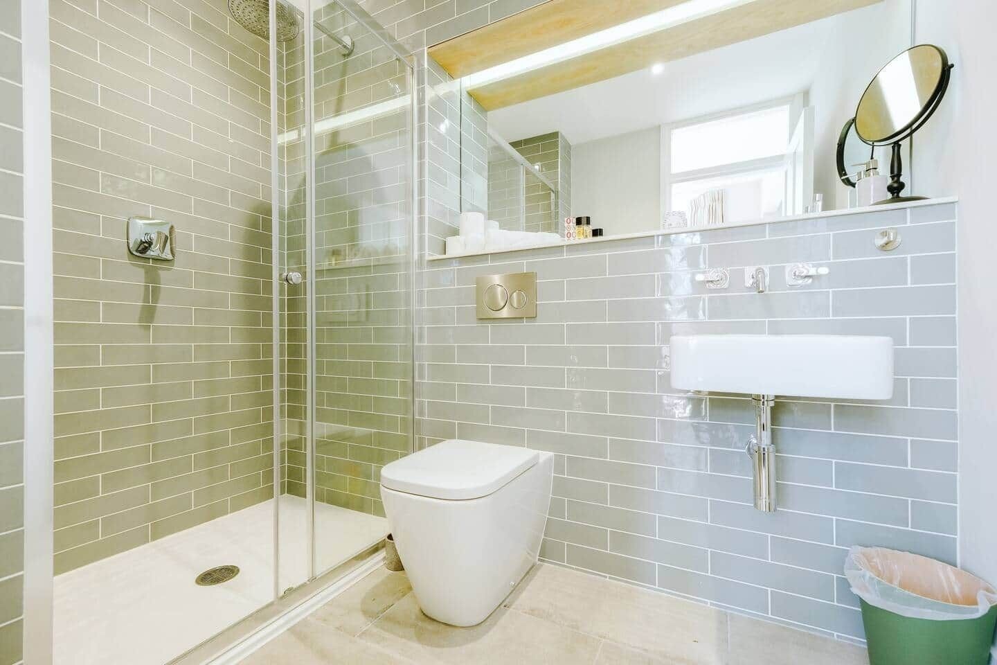 Shower, hair dryer, towels, shampoo