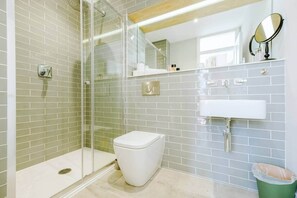 Shower, hair dryer, towels, shampoo