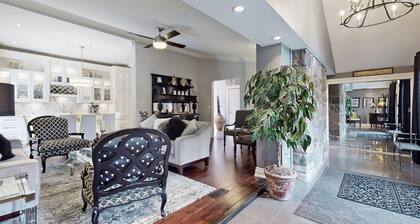 1b1b Queen bed, share bathroom, Sheppard Elegant house 5mins to Fairview mall