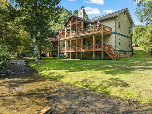 Newly Renovated Condo w/Golf Course & Creek View