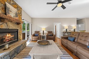 Smart TV, fireplace - Newly Renovated Condo w/Golf Course & Creek View (Whittier)
