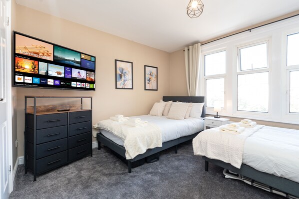 1 habitación, tabla de planchar con plancha, wifi gratis y ropa de cama 