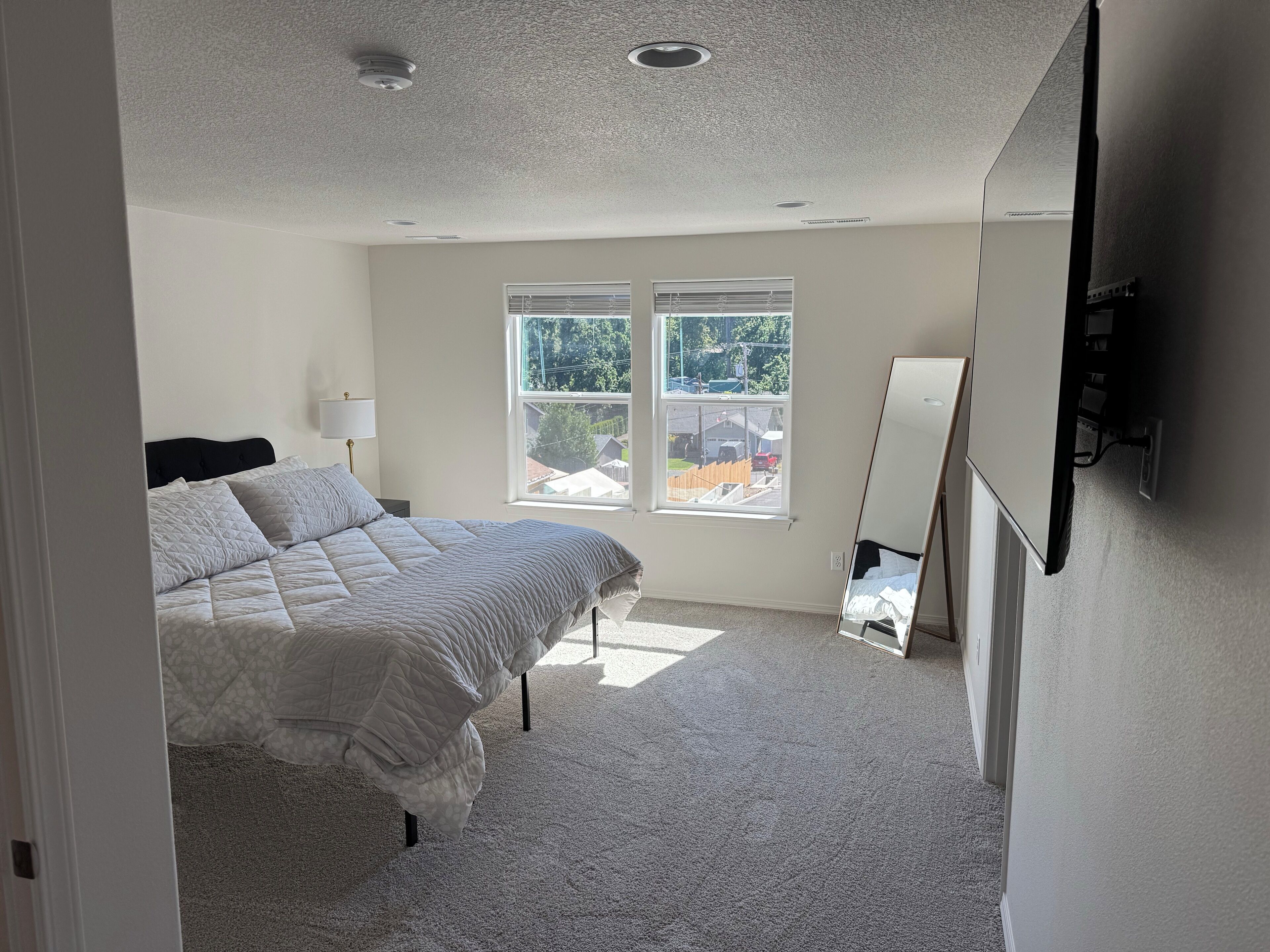 3 slaapkamers, een strijkplank/strijkijzer, gratis wifi, beddengoed