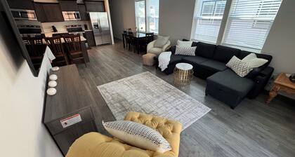 COZY!Brand New never lived in 3-bedroom Duplex in enjoyable Springfield with AC